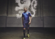 九游娱乐官方网站-赛道上的新王，拉塞尔点燃赛场，梅赛德斯轻取雷诺车队