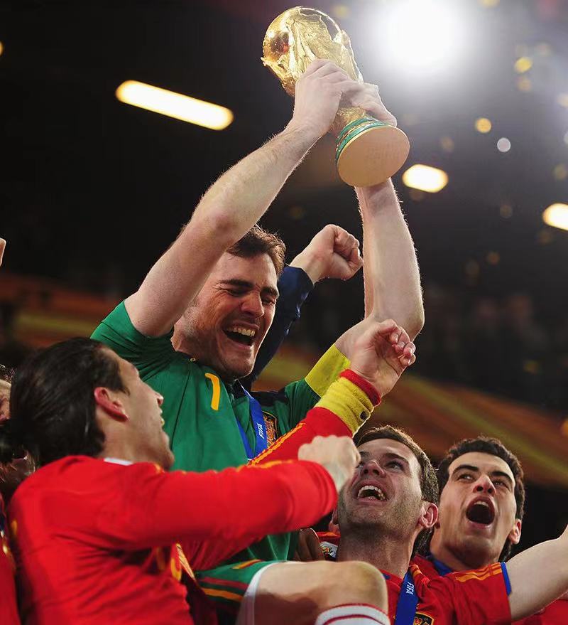 阿尔及利亚球员展现实力，帮助球队胜利