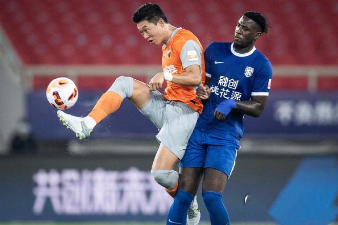 包含武汉卓尔卫冕冠军，夺得中超榜首位置的词条