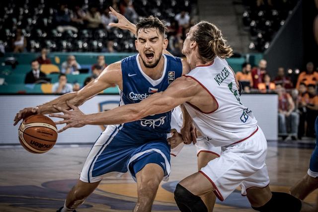 捷克男篮队力克对手，晋级奥运强