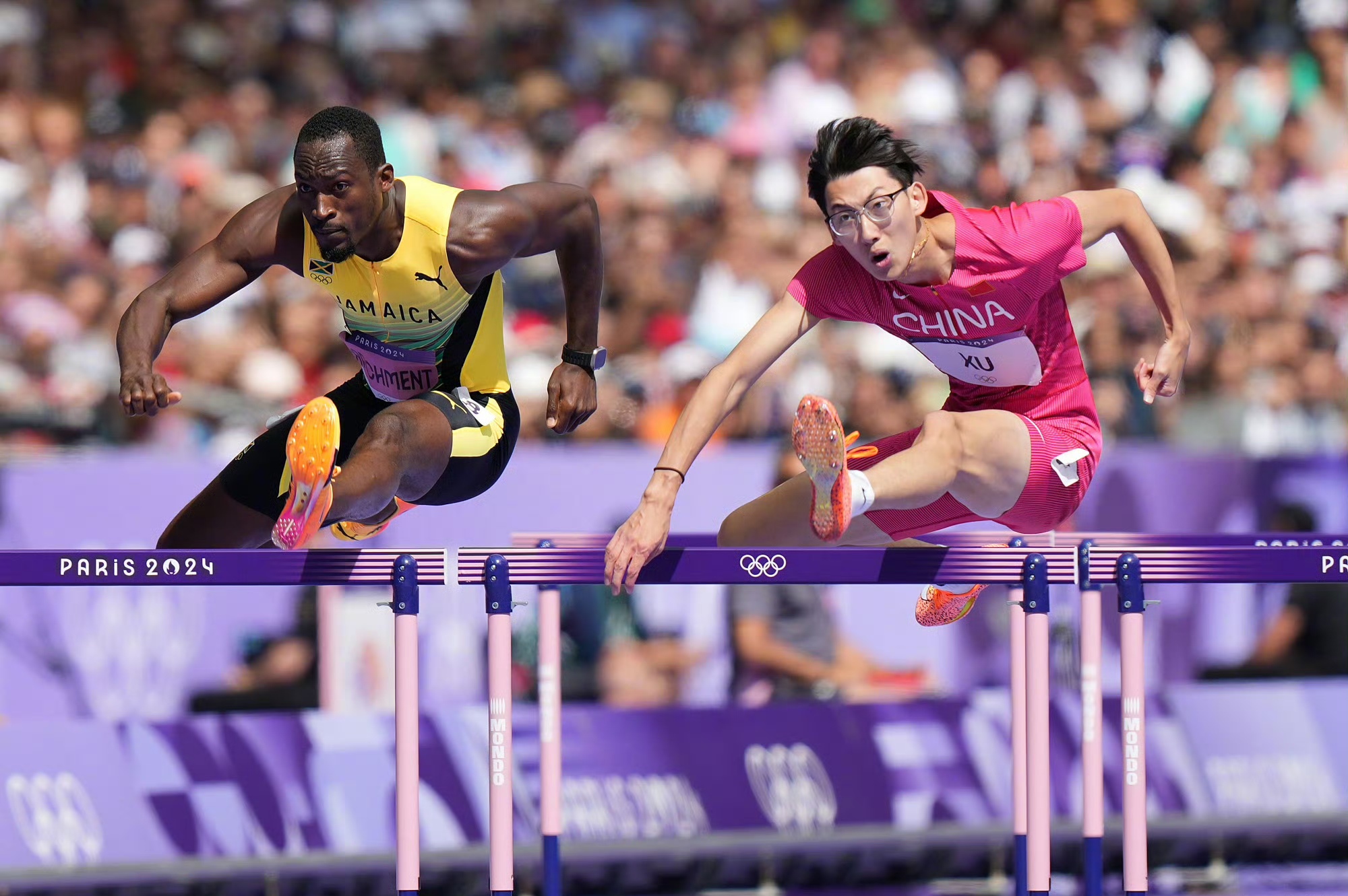 一场铁人三项比赛引人注目，选手们究竟谁能突围而出？的简单介绍