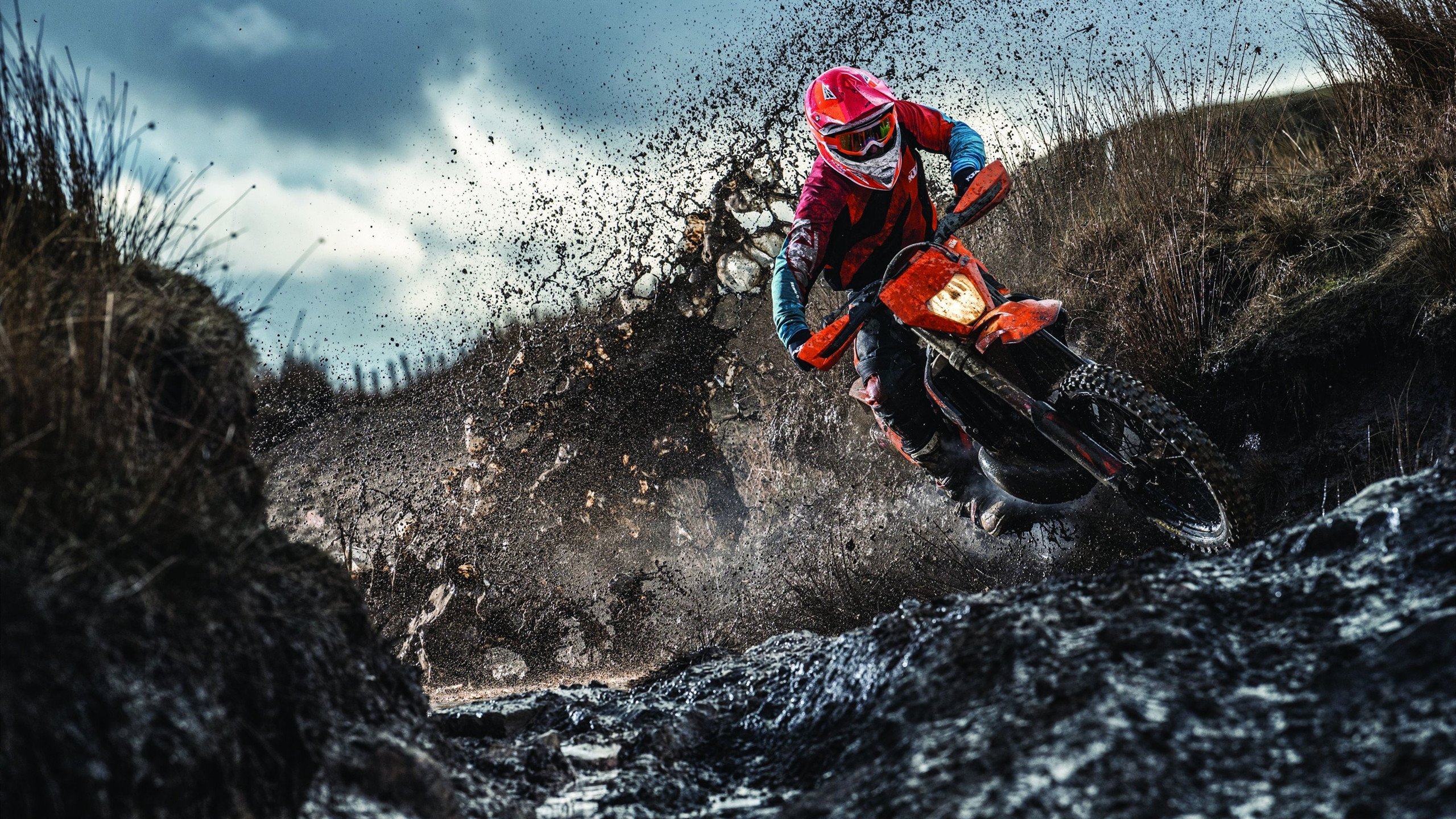 冰与火的对决，姆巴佩惊艳四座之夜，冰岛强压西班牙的战术启示