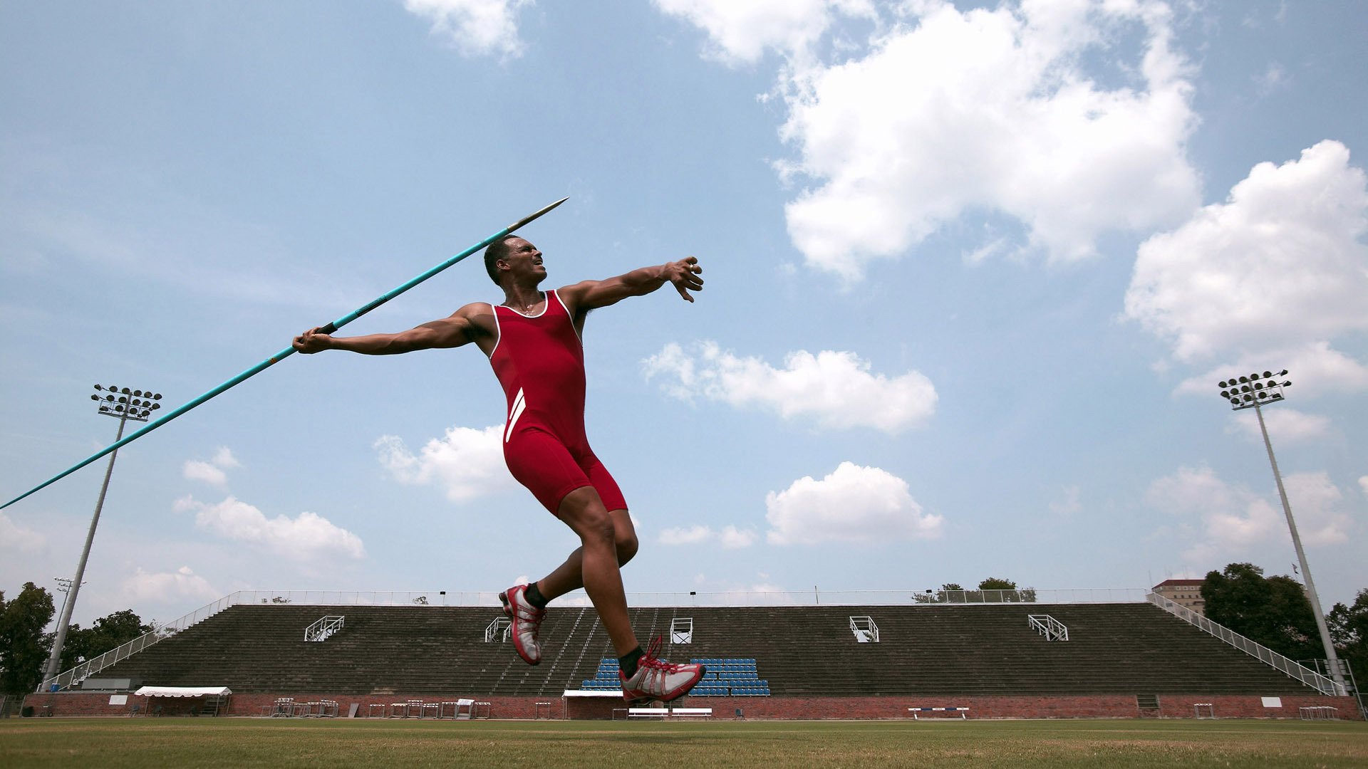 绿茵与硬木的绝杀交响，当西甲德比遇见上海雷霆之战