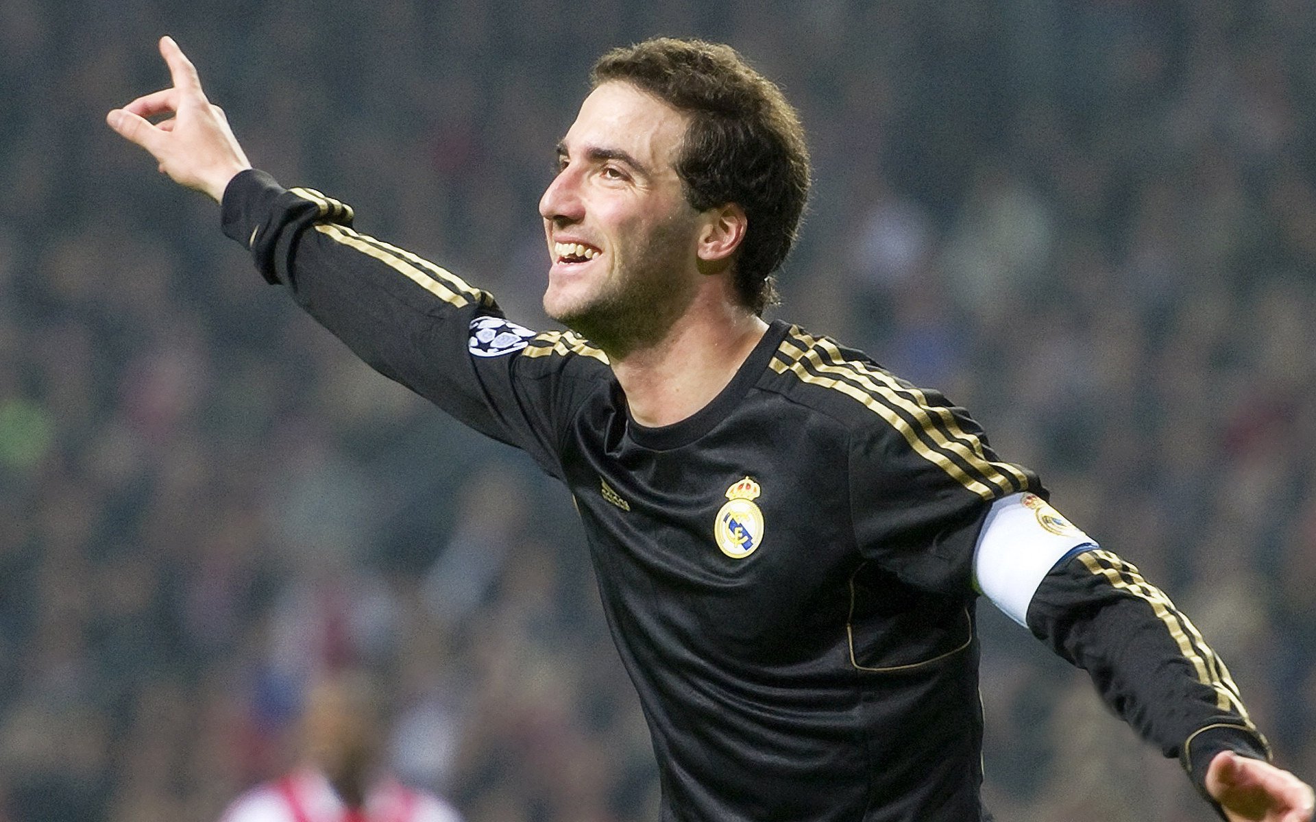 佛罗伦萨强势拿下哥伦比亚,伊布关键先生一锤定音