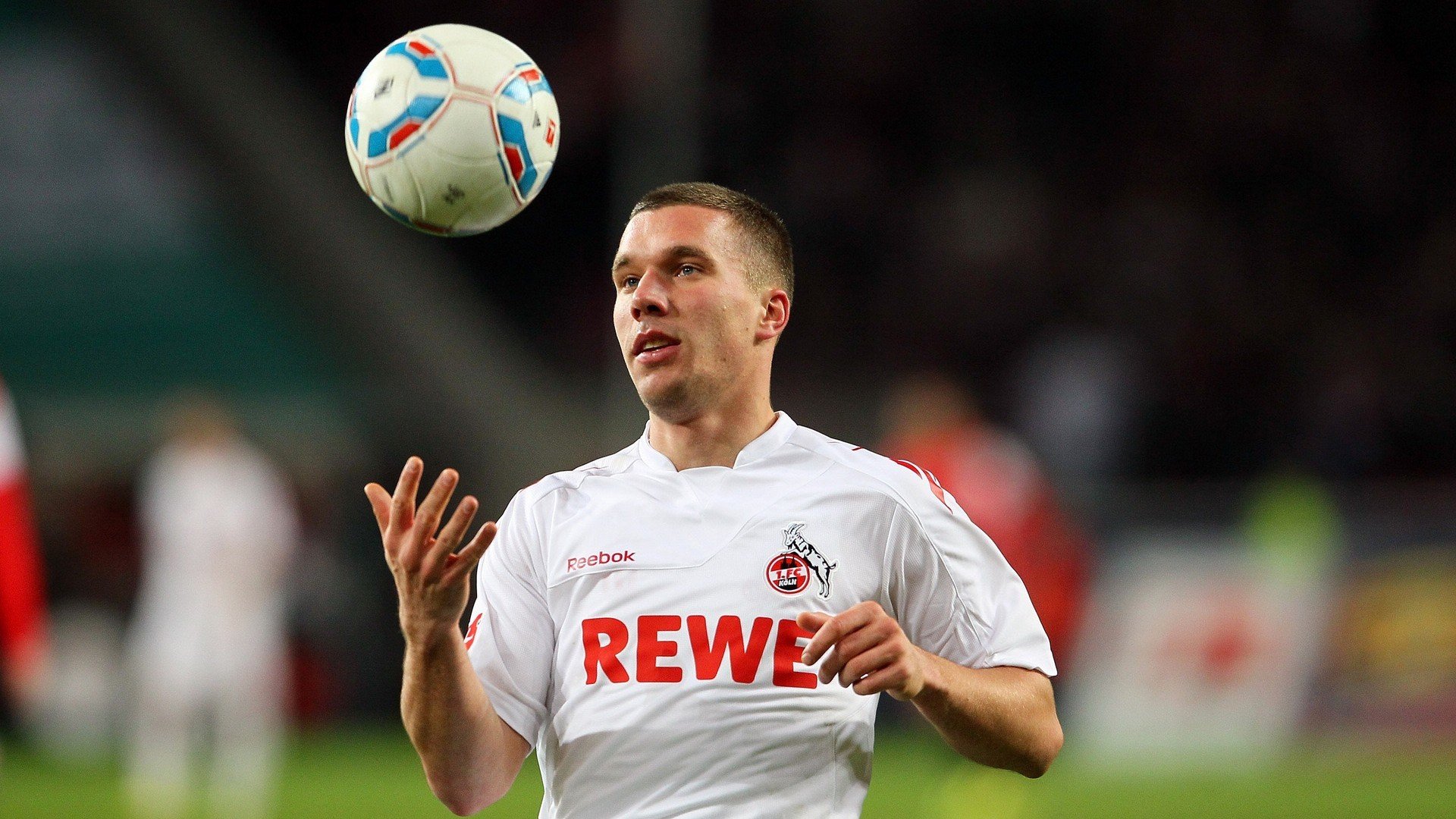 羽坛新章，印尼奇袭掀翻德国战车，陈雨菲以肩为桥扛起时代之重