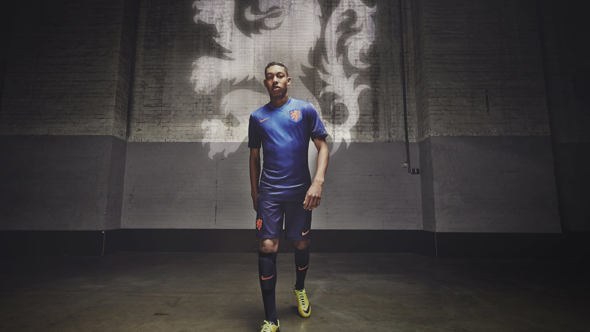 赛道上的新王，拉塞尔点燃赛场，梅赛德斯轻取雷诺车队